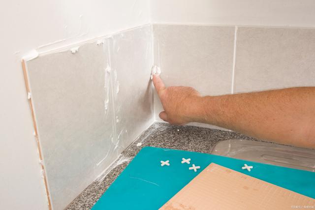 瓷砖空鼓能用玻璃胶吗视频(瓷砖空鼓能用玻璃胶吗视频教学) 瓷砖空鼓能用玻璃胶吗视频(瓷砖空鼓能用玻璃胶吗视频教学)